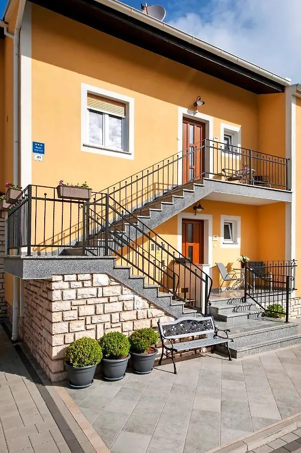 Apartments Euphemia Rovigno 0*,